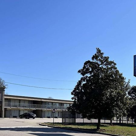 Days Inn By Wyndham Monroe Nc Exterior photo